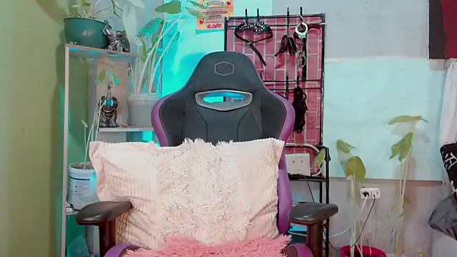 IM MAYA online show from November 16, 2025, 11:48 am