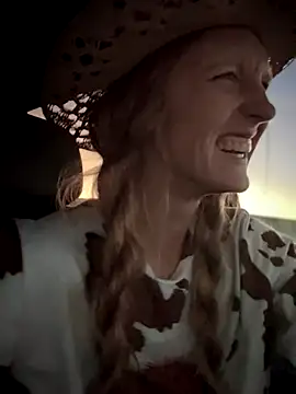 GoldenFlameGoddess online show from November 3, 2025, 1:22 am