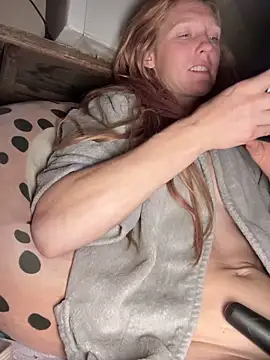 GoldenFlameGoddess online show from November 5, 2025, 2:42 pm