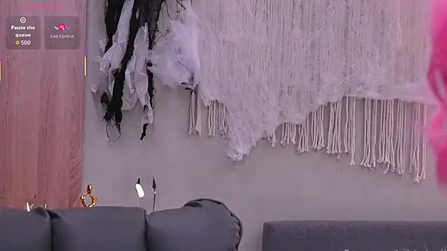 Molly Jons online show from October 28, 2025, 1:06 am