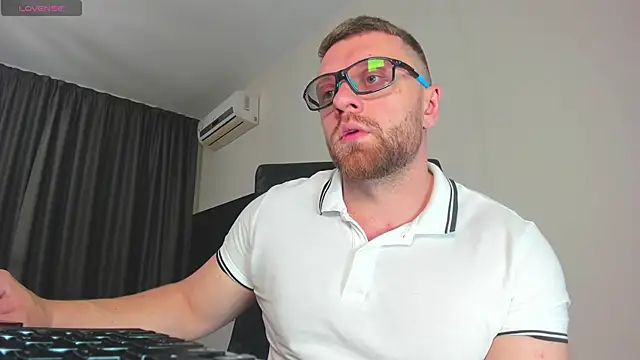 Findom guy online show from December 14, 2025, 12:33 pm