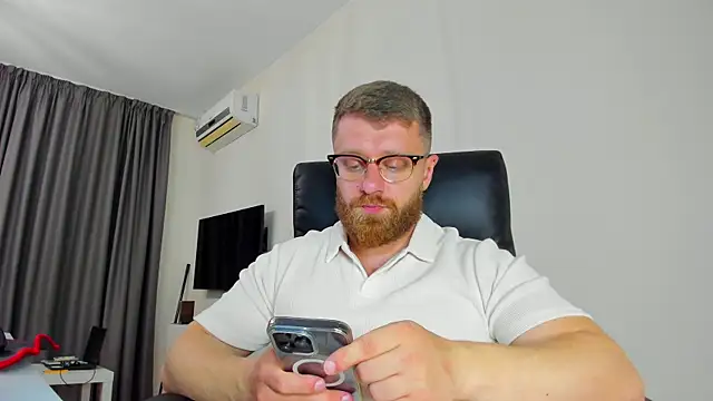 Findom guy online show from April 3, 2026, 2:23 pm