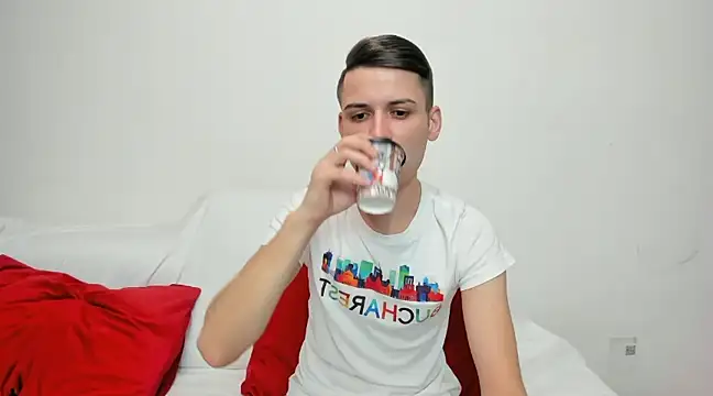 andboyfor6 online show from December 11, 2024, 8:15 am