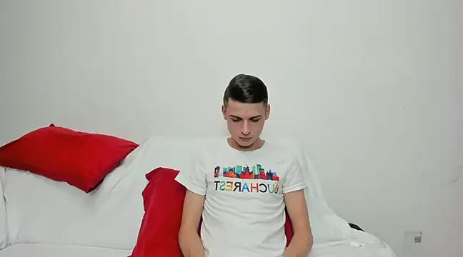 andboyfor6 online show from December 11, 2024, 5:10 am