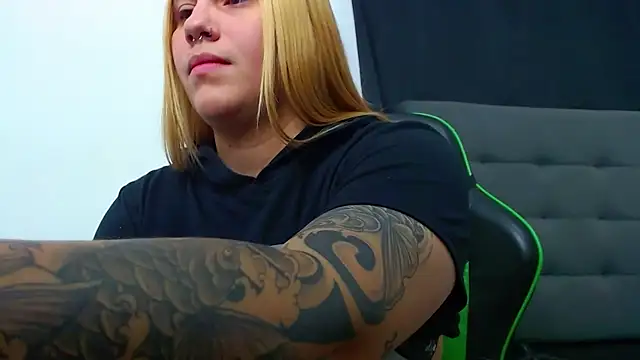 hanna rabbit  online show from January 27, 2025, 2:13 pm