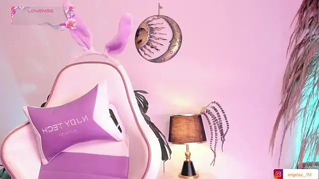 Anngel 1 online show from November 4, 2025, 4:44 pm