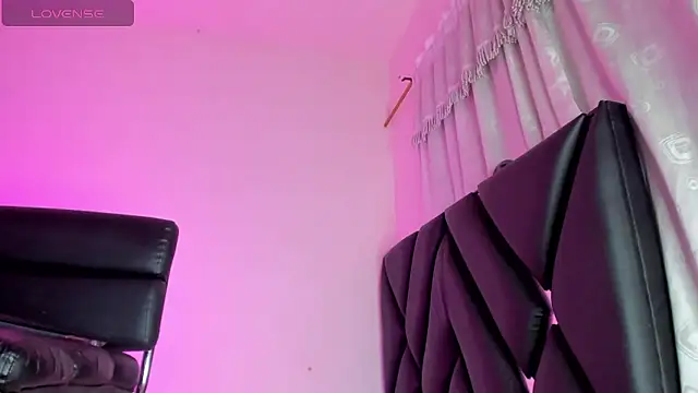 stephany doll  online show from January 10, 2026, 3:57 am