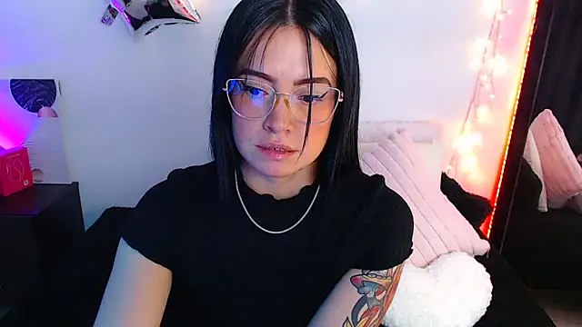 Isa Maiden1 online show from April 16, 2026, 5:25 pm