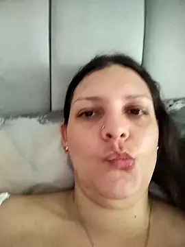 Mia Hampton online show from April 16, 2026, 9:37 pm