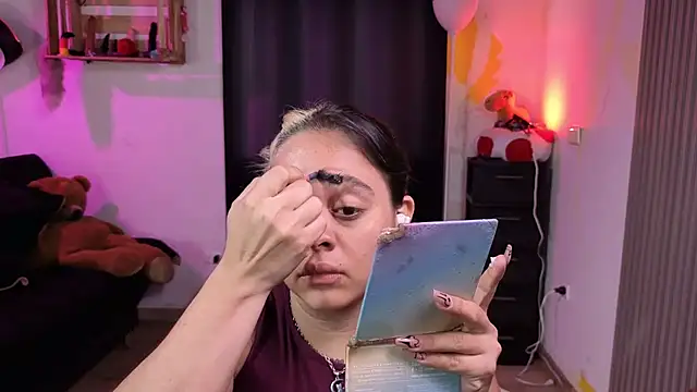 Cuttiealice online show from November 22, 2025, 2:16 pm