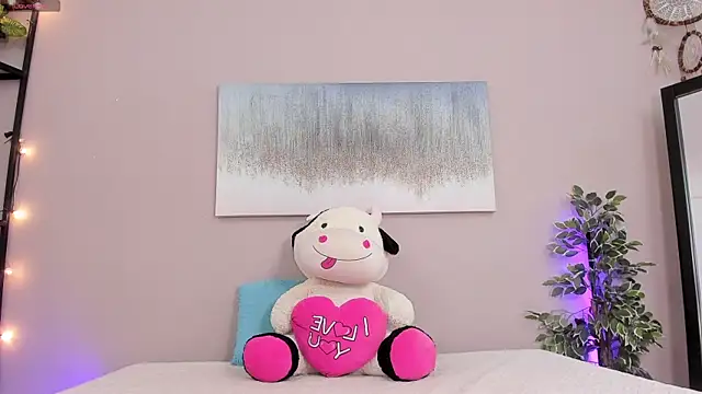 Snapshot of Briana_Wells_ chatting on October 31, 2025, 1:30 pm Briana Wells online show from October 31, 2025, 1:30 pm