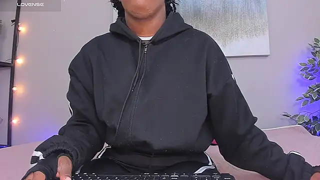 Snapshot of Briana_Wells_ chatting on February 24, 2026, 12:28 pm Briana Wells online show from February 24, 2026, 12:28 pm