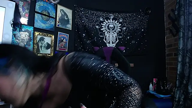 Yourmadame P online show from February 11, 2025, 8:52 pm