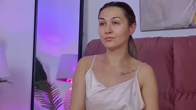 NicolLopeze online show from September 24, 2025, 7:15 am