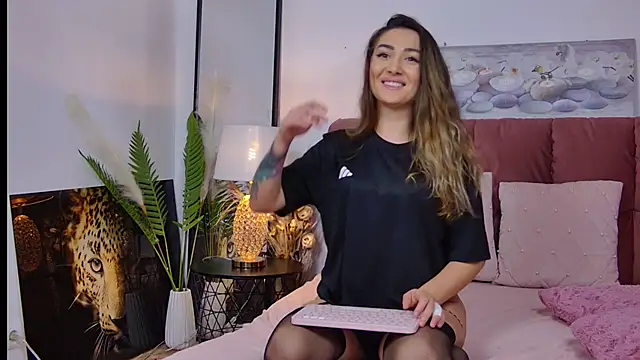 NicolLopeze online show from January 24, 2025, 4:06 pm