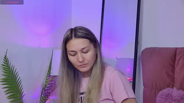 NicolLopeze online show from September 22, 2025, 6:19 am