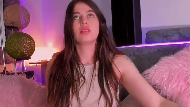 zoe kittylove online show from January 13, 2026, 5:44 am