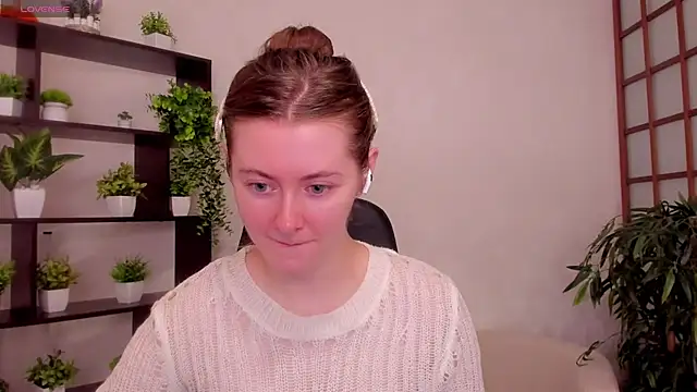 KateCuddle online show from August 4, 2026, 2:05 am