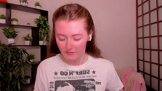 KateCuddle online show from June 25, 2026, 1:58 am