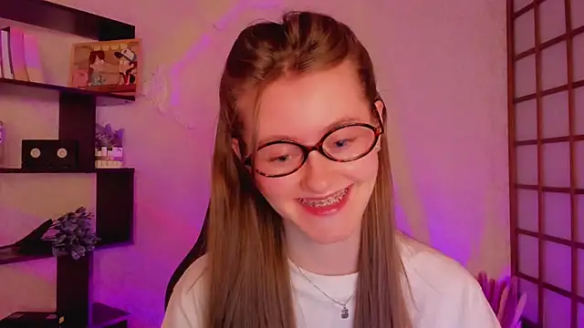 Snapshot of KateCuddle chatting on January 23, 2025, 2:23 am KateCuddle online show from January 23, 2025, 2:23 am