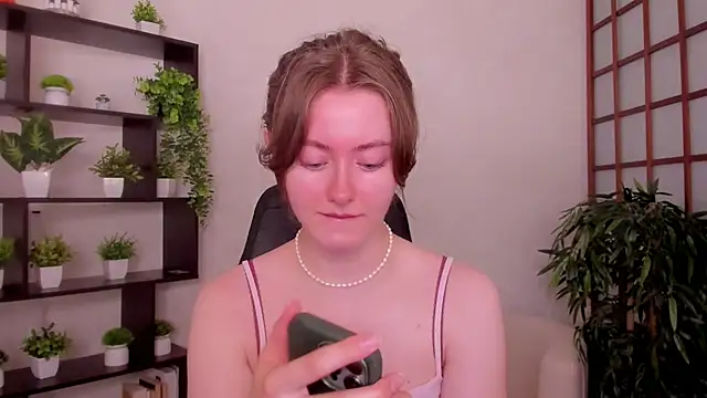 KateCuddle online show from July 15, 2026, 2:18 am