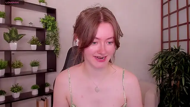 KateCuddle online show from July 17, 2026, 2:20 am