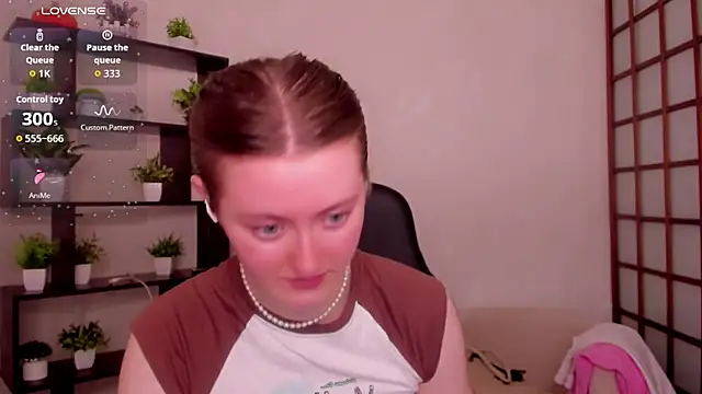KateCuddle online show from June 18, 2026, 2:10 am