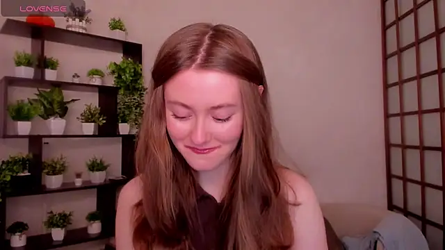 KateCuddle online show from April 3, 2026, 2:51 am