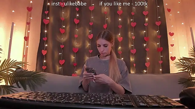 Snapshot of Anna_Fink chatting on February 14, 2025, 12:14 pm Anna Fink online show from February 14, 2025, 12:14 pm