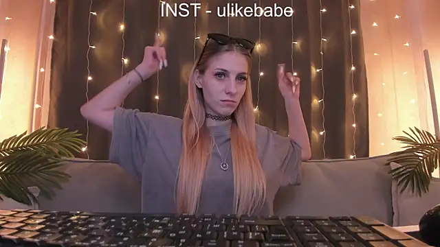 Snapshot of Anna_Fink chatting on March 20, 2025, 10:32 am Anna Fink online show from March 20, 2025, 10:32 am