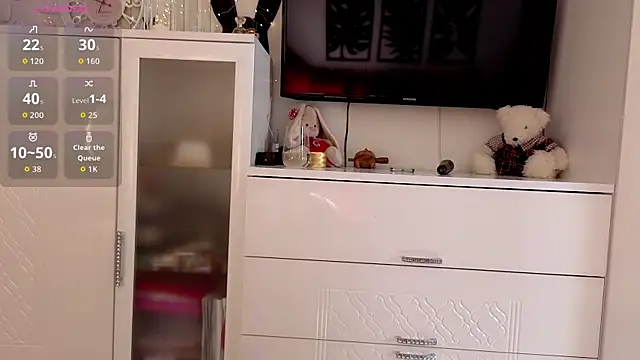 WhiteBunny online show from April 14, 2026, 7:35 am