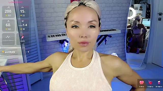 WhiteBunny online show from September 26, 2025, 9:49 am