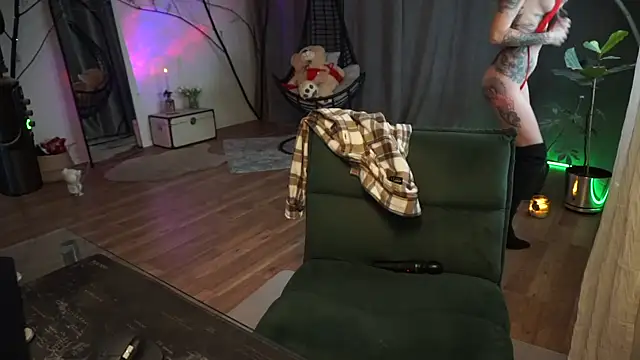 LaraPunkt online show from November 23, 2025, 8:46 am