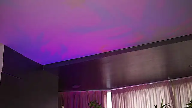 HotSkinnyX online show from December 15, 2025, 9:37 am