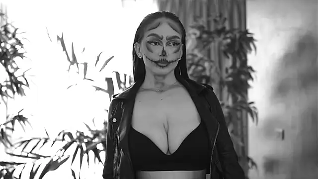 HotSkinnyX online show from October 31, 2025, 9:50 am