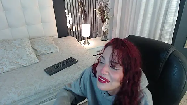 LiaVillalobos online show from February 10, 2026, 12:04 pm