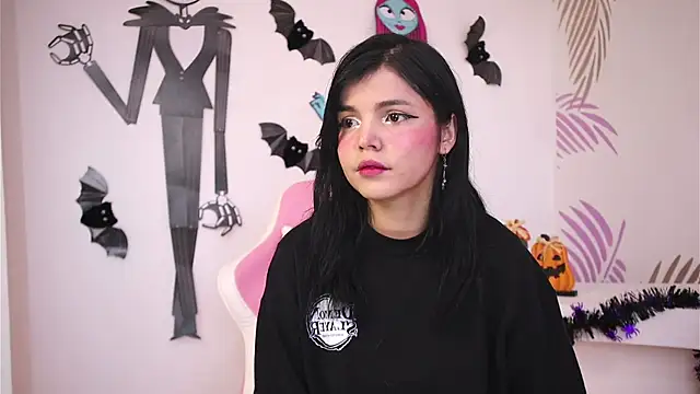 dianebleu online show from October 18, 2025, 1:35 pm