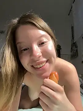 kimczii online show from May 11, 2026, 6:15 am