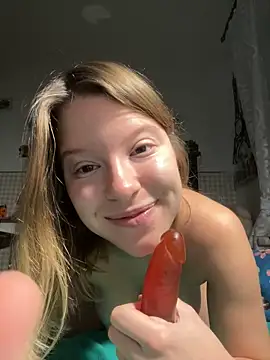 kimczii online show from November 12, 2025, 7:23 am