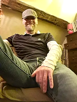 eddouxxx78 online show from April 25, 2026, 6:49 pm