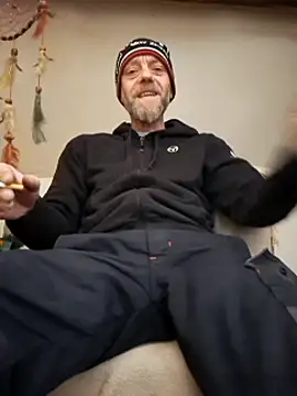 eddouxxx78 online show from March 12, 2025, 4:13 pm