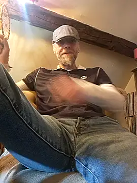 eddouxxx78 online show from April 25, 2026, 7:00 am