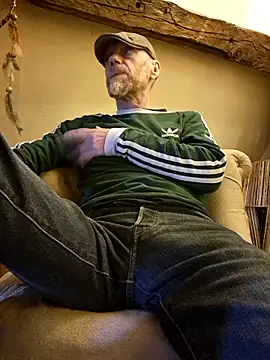 eddouxxx78 online show from April 18, 2026, 9:22 am