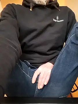 eddouxxx78 online show from April 23, 2026, 1:24 pm