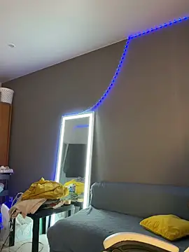 julia fly online show from February 20, 2026, 6:26 am