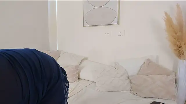 ZOEGARNER01 online show from December 17, 2025, 7:30 pm