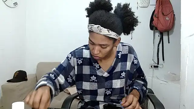 angelamarie1 online show from November 12, 2025, 9:02 am