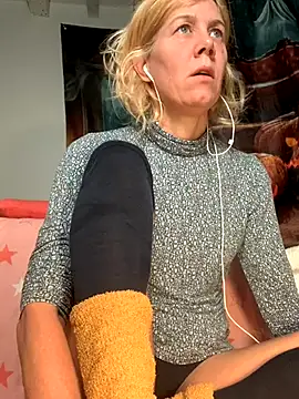 Lola Belgium online show from October 12, 2025, 5:53 am