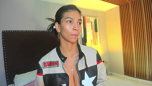 LauraAristizabal online show from February 19, 2026, 12:13 pm