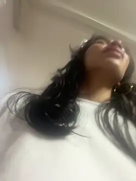 LauraAristizabal online show from June 4, 2026, 11:59 am
